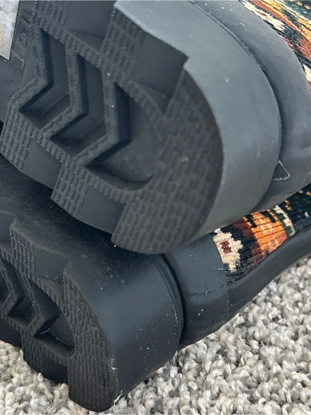 Mukluks Aztec Pattern Boots Size 9